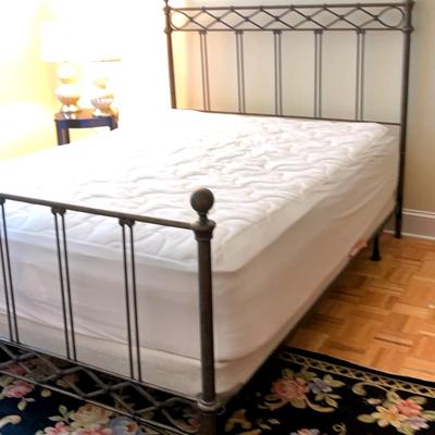 Queen Metal Bedframe