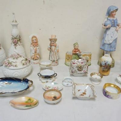1027	GROUP OF ASSORTED DECORATIVE CHINA & BISQUE FIGURES

