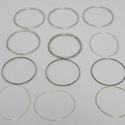 1172	12 LADIES BANGLE BRACELETS
