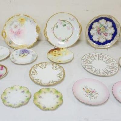 1025	LARGE GROUP OF ASSORTED DECORATIVE CHINA
