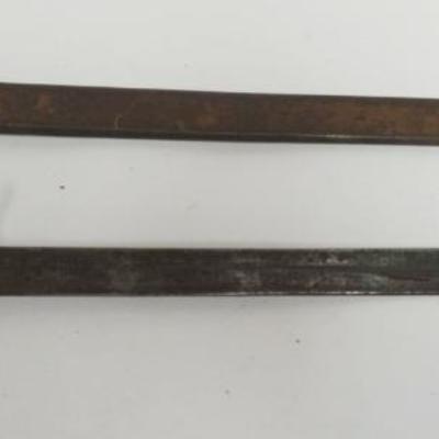 1055	ANTIQUE BAYONET & SHEATH, APPROXIMATELY 20 IN LONG
