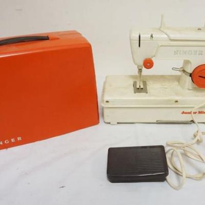 1101	SINGER *JUNIOR MISS* SEWING MACHINE
