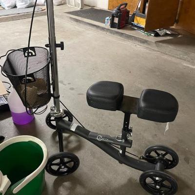 Knee scooter 