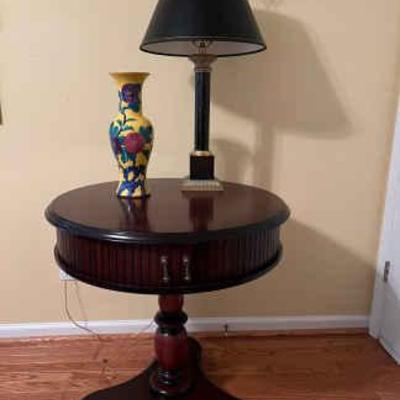 Round table with black lamp vase