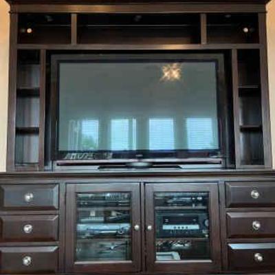 Entertainment center