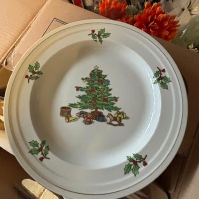 Entire set of Christmas dishes 