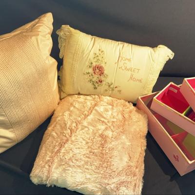 Pretty In Pink Bedroom Decor