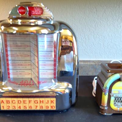 Jukeboxes!! - Crosley Collectible Edition Radio And Warmer