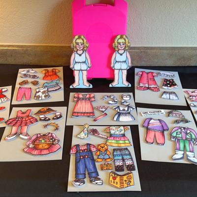 Vintage "The Story Teller Deluxe" Felt Paper Dolls Set In Original Pink Carrying Case 