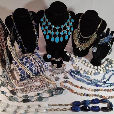 Ladies Swing These Blues