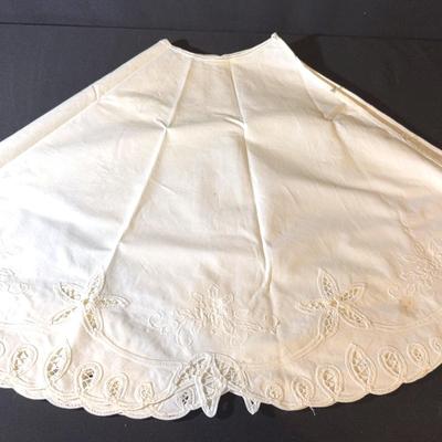Hallmark - Victorian Christmas Tree Skirt