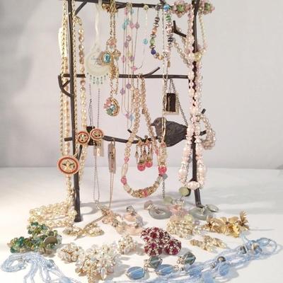 Beautiful Jewelry Sets With Welded Metal Jewelry Tree