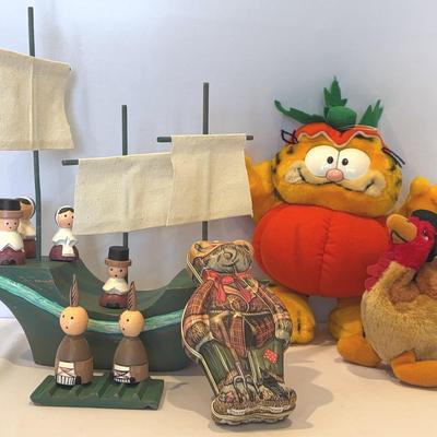 Primitive Mayflower w/ 4 Pilgrims, 2 Indians & Garfield, Small Applause Turkey, Dept. 56 Item