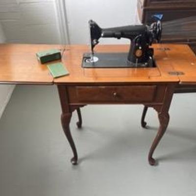 1941 Singer Sewing Machine 