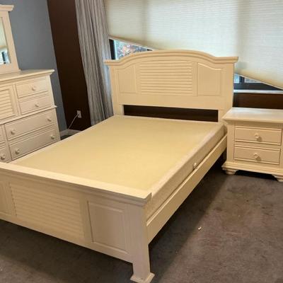 White Coastal Queen Size Bed & Nighstand