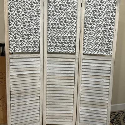 3-Panel Louvered Room Divider With Wood Frame Decorative Fabric Screen