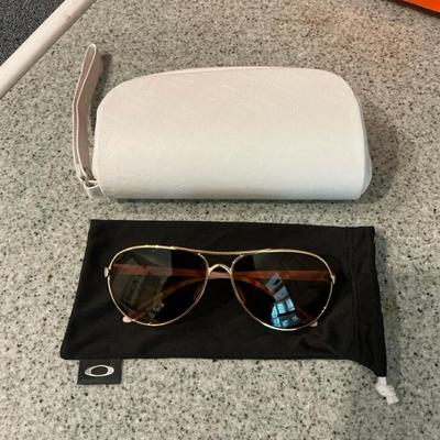 Oakley Gold Aviator Sunnies 