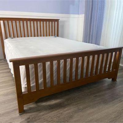 Queen Bed .jpg