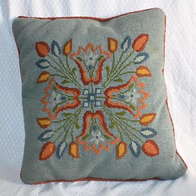Needlpoint pillow