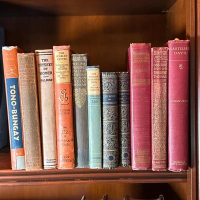 (11pc) Books (Literary Classics & Historic Works) - H.G.Wells & Others | Set of 11 hardcover books including:...