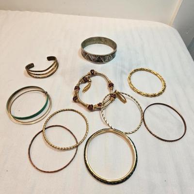 https://www.auctionninja.com/stress-free-estate-services-llc/sales/details/extravagant-estate-of-coins-jewelry-ephemera-art-collectibles-...