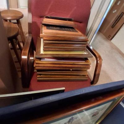empty picture frames, office ergonmomic chair