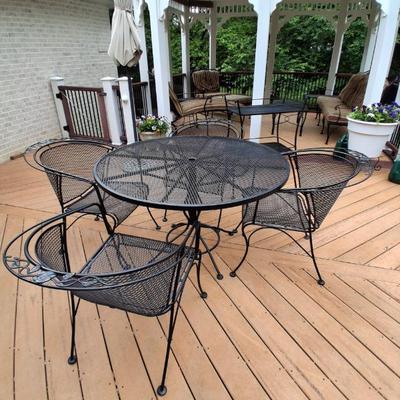 Patio table, 4 chairs, 