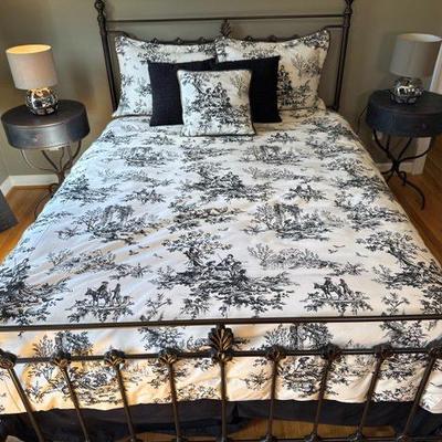 Toile Pattern Bed Linens