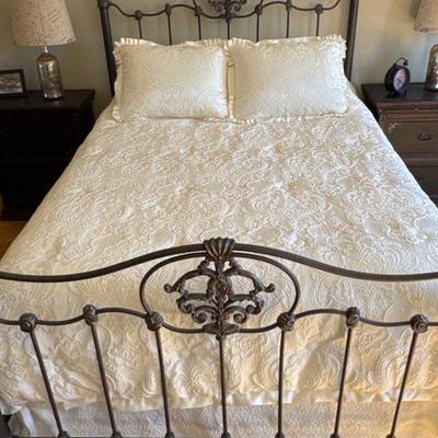 Ecru Queen Size Linens