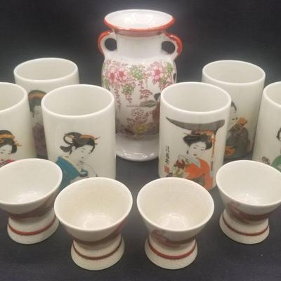 (MDR4028) Vintage Sake Cups Featuring Geisha Garden Beauties And Asian Style Vase
