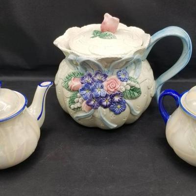 ( MDR4015) 1920s Czech Lusterware Cream And Sugar Dish And A Fitz And Floyd Floral Teapot