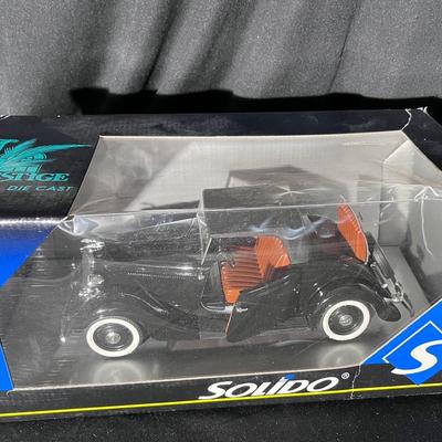 (S463) Solido 1932 Ford 3-Window Coupe 1:18 Scale Model