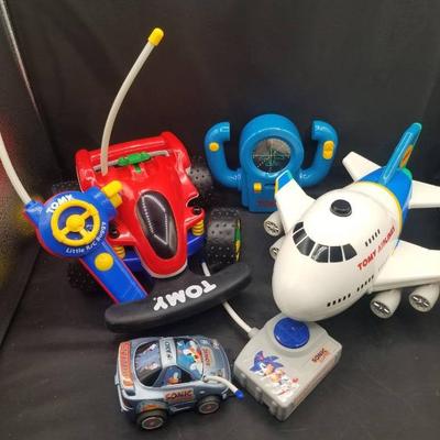 (MDR3096) Tomy Remote Control Airplane And Race Car Nikko Sonic Car