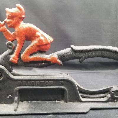 (MDR3077) Vintage Cast Iron Cigar Cutter With Jester 