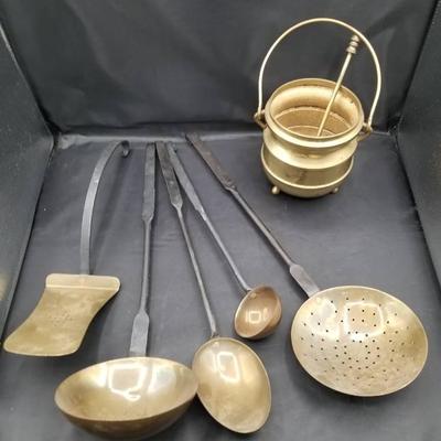 (MDR4019) Brass Smudge Pot With Brass And Steel Fireside Utensils 