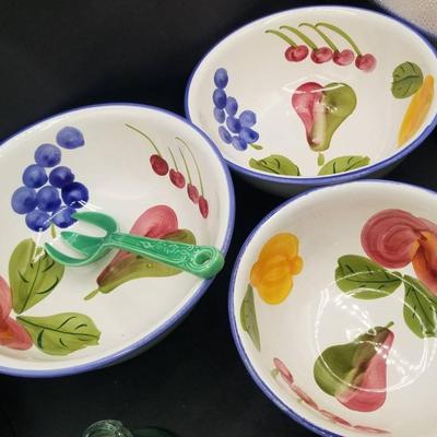 (MDR4013) Fruit Themed Serving Bowls And A Fork Made In Portugal 