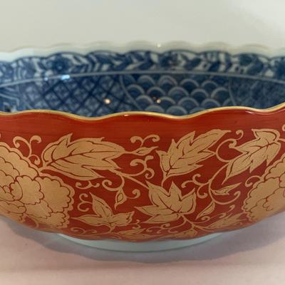 Japanese Porcelain Scolloped Edge Bowl
