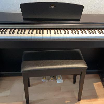 YAMAHA Arius Digital Keyboard 