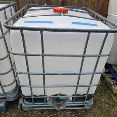 One Food Grade Water / Liquid Storage Tank