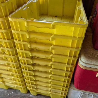 11 Vented, Stacking Agricultural Bins