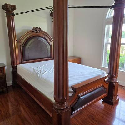 Ornate 4 Column Post Bed Queen Size