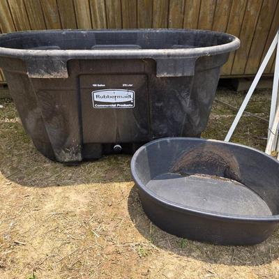Rubbermaid 100 Gallon Trough & Plastic Tub
