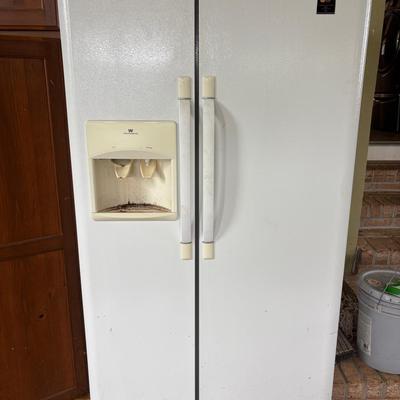 White-Westinghouse Side By Side Refrigerator/Freezer