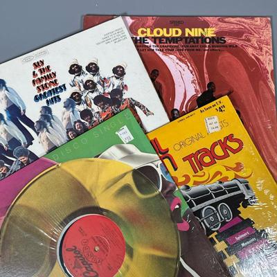 (5pc) Vintage Disco Vinyl Albums | Best of Bee Gees sd33-292 Cloud nine temptations gs939 Sly and the family stone ke30325 Soul train...