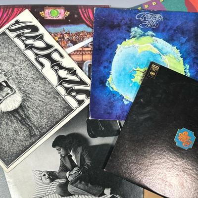(6pc) MIXED VINYL RECORDS | Mixed vinyl record albums including: Santana self-titled album (CS 9781) Billy Joel “The Stranger” (JC 34987)...