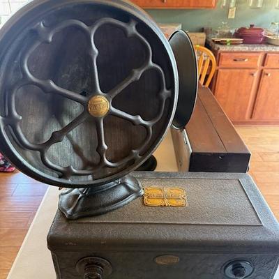 Atwater Kent Model 40 Radio With Model E Speaker

