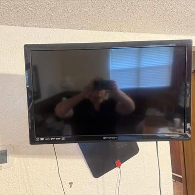 Sale Photo Thumbnail #2: Small TV AND WALL MOUNT AVAILABLE SEPERATE