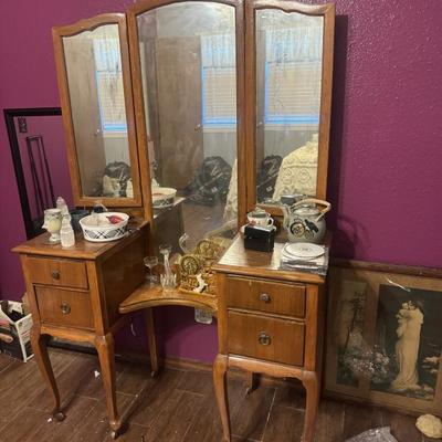 Sale Photo Thumbnail #13: Vintage vanity dresser 