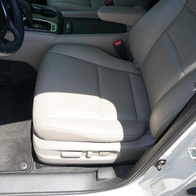 Sale Photo Thumbnail #12: Leather seats in excellent condition