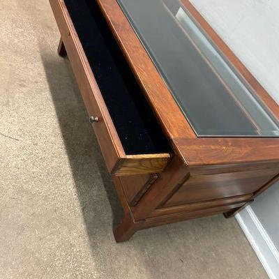 DisplaySide Tabl.e. Bob Timberlake Collector Series for Lexington.